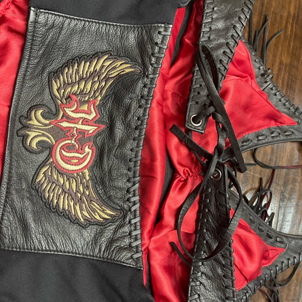 Harley-Davidson leather Halterfringe Black and Red Graphic Crop Top - Picture 15 of 16